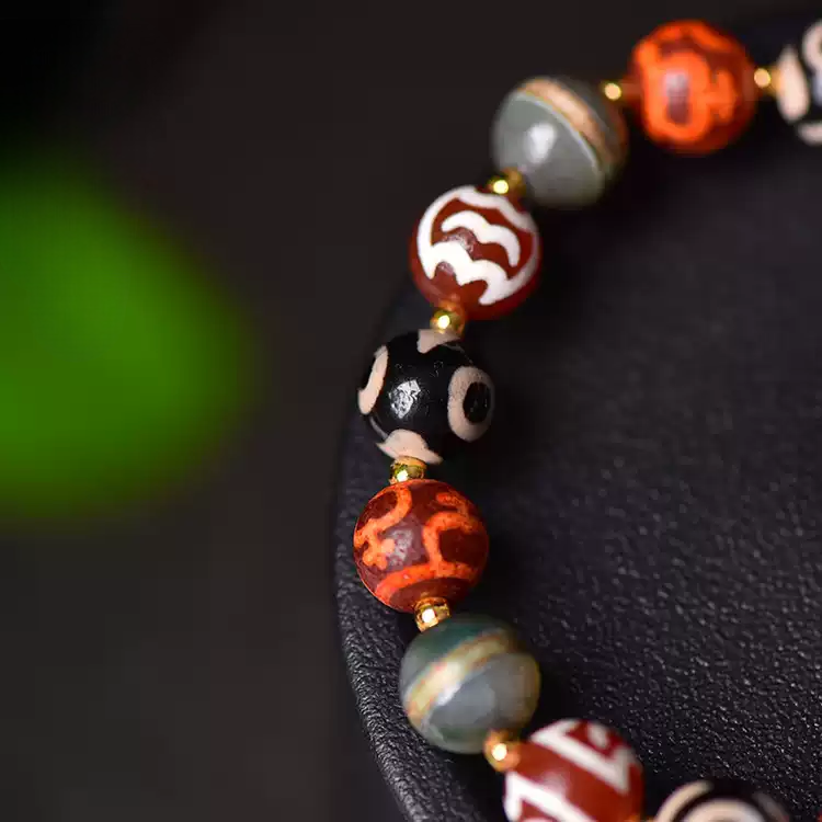 Tibetan Wealth Deity Natural Agate Dzi Bracelet – A 1,000-Year-Old Algorithm for Abundance